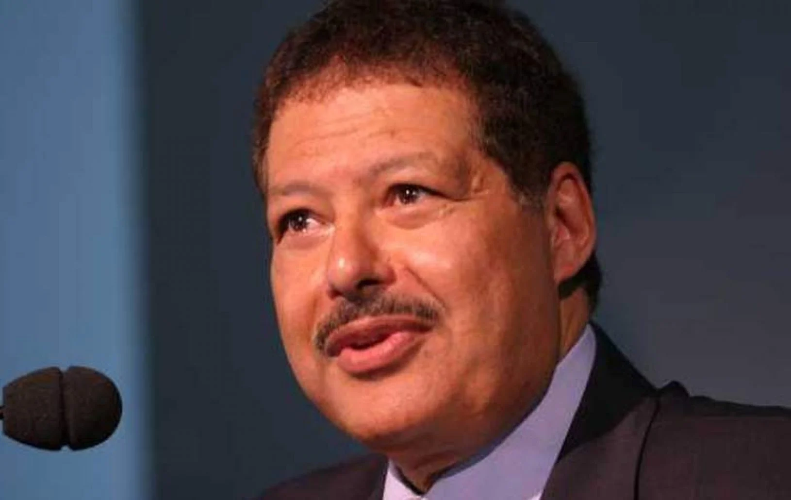 العالم احمد زويل اخترع ايه