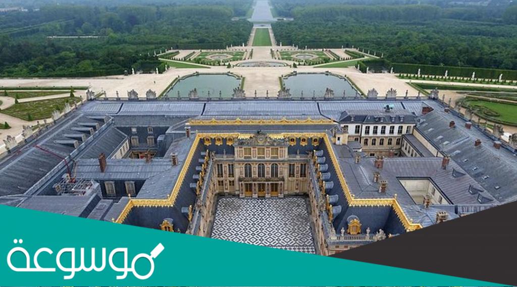 الى اين انتقل الملك لويس الرابع عشر ملك فرنسا الى الديوان الملكي عام 1682