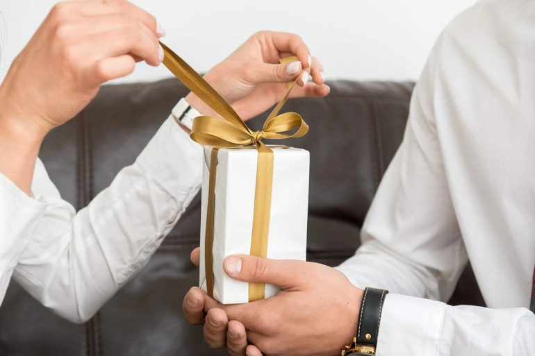 قصة هدية في حي الرجال