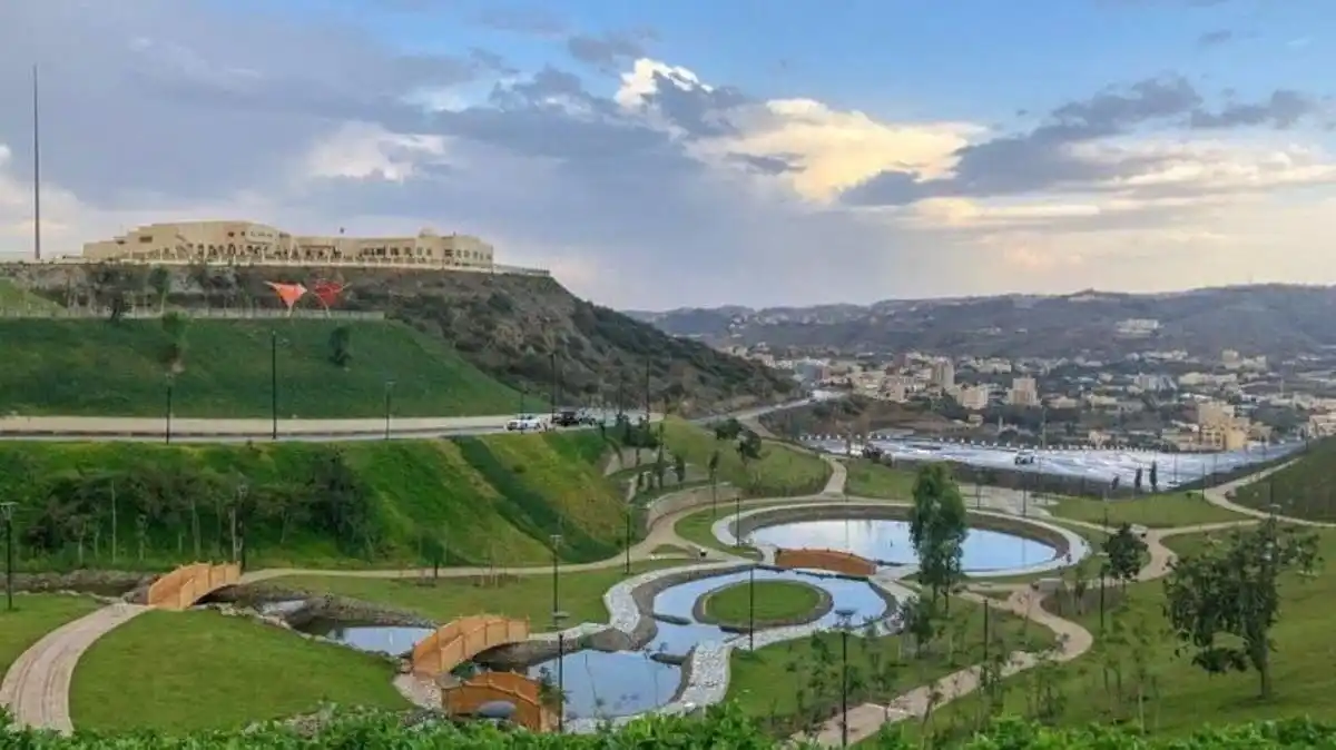 كم ساعه تبعد الباحه عن الطائف