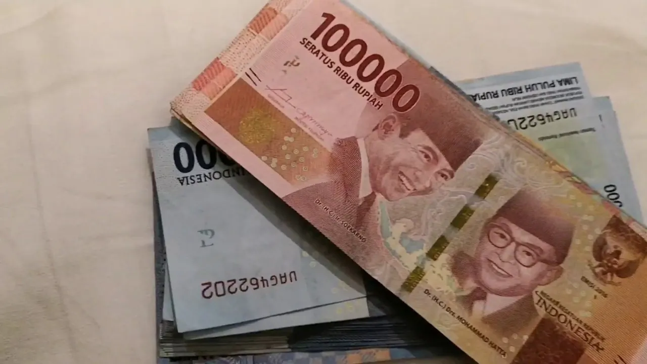 ما هي العملة المستخدمة في اندونيسيا