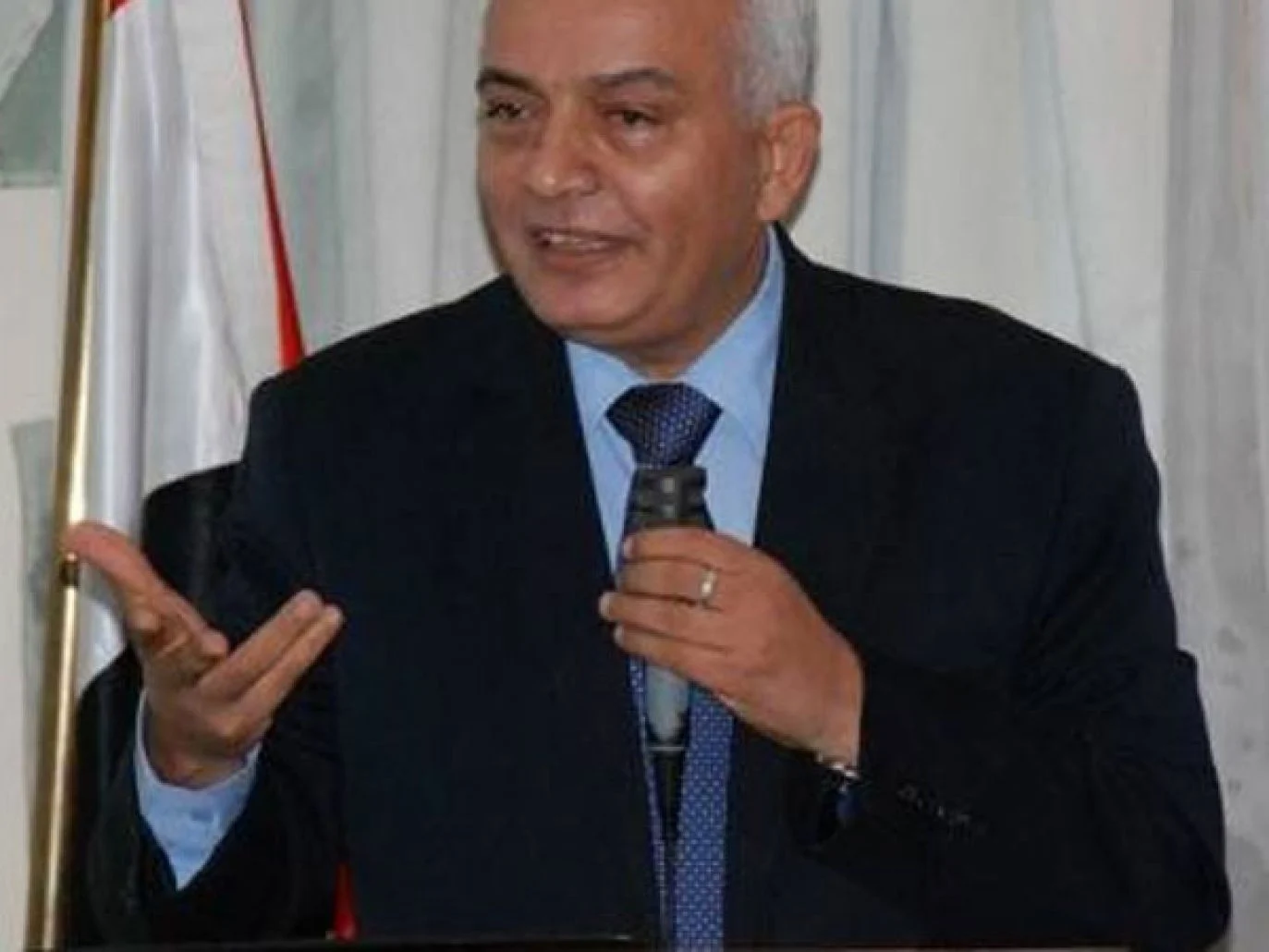 من هو رضا حجازى خلف طارق شوقي