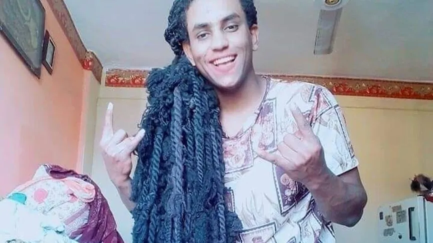مين صاحب اطول شعر في مصر