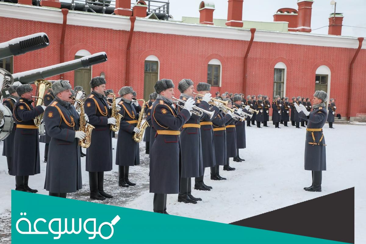 لماذا تطلق المدفعية 21 طلقة في الاحتفالات ؟